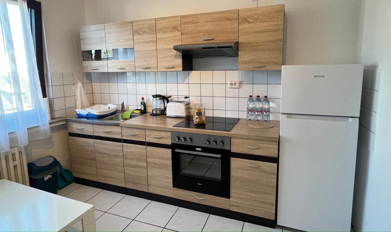 Zimmer Fuer Monteure, Handwerker Oder Reisende Essen Exterior foto