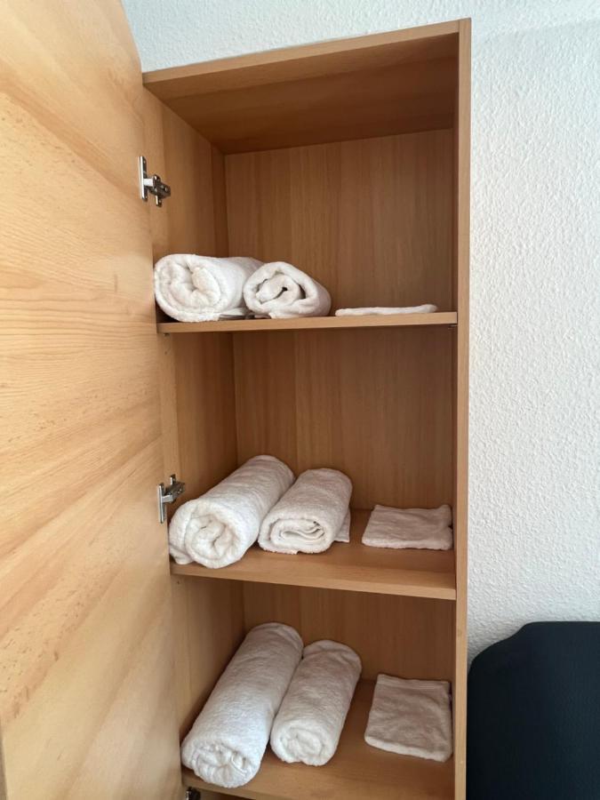 Zimmer Fuer Monteure, Handwerker Oder Reisende Essen Exterior foto