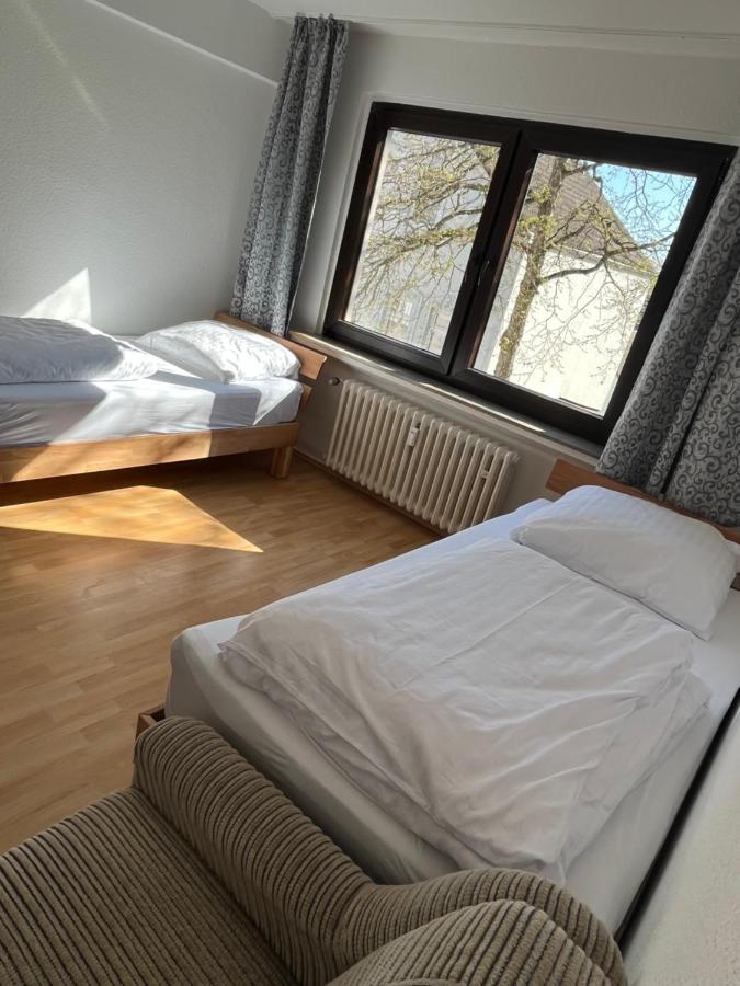 Zimmer Fuer Monteure, Handwerker Oder Reisende Essen Exterior foto