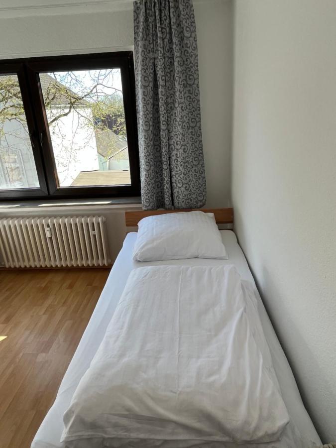 Zimmer Fuer Monteure, Handwerker Oder Reisende Essen Exterior foto